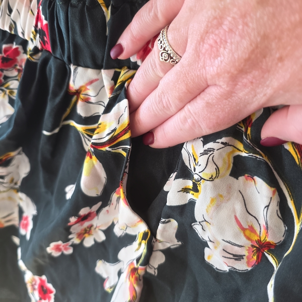 Floral Women's Shorts - Picture 4 of 5